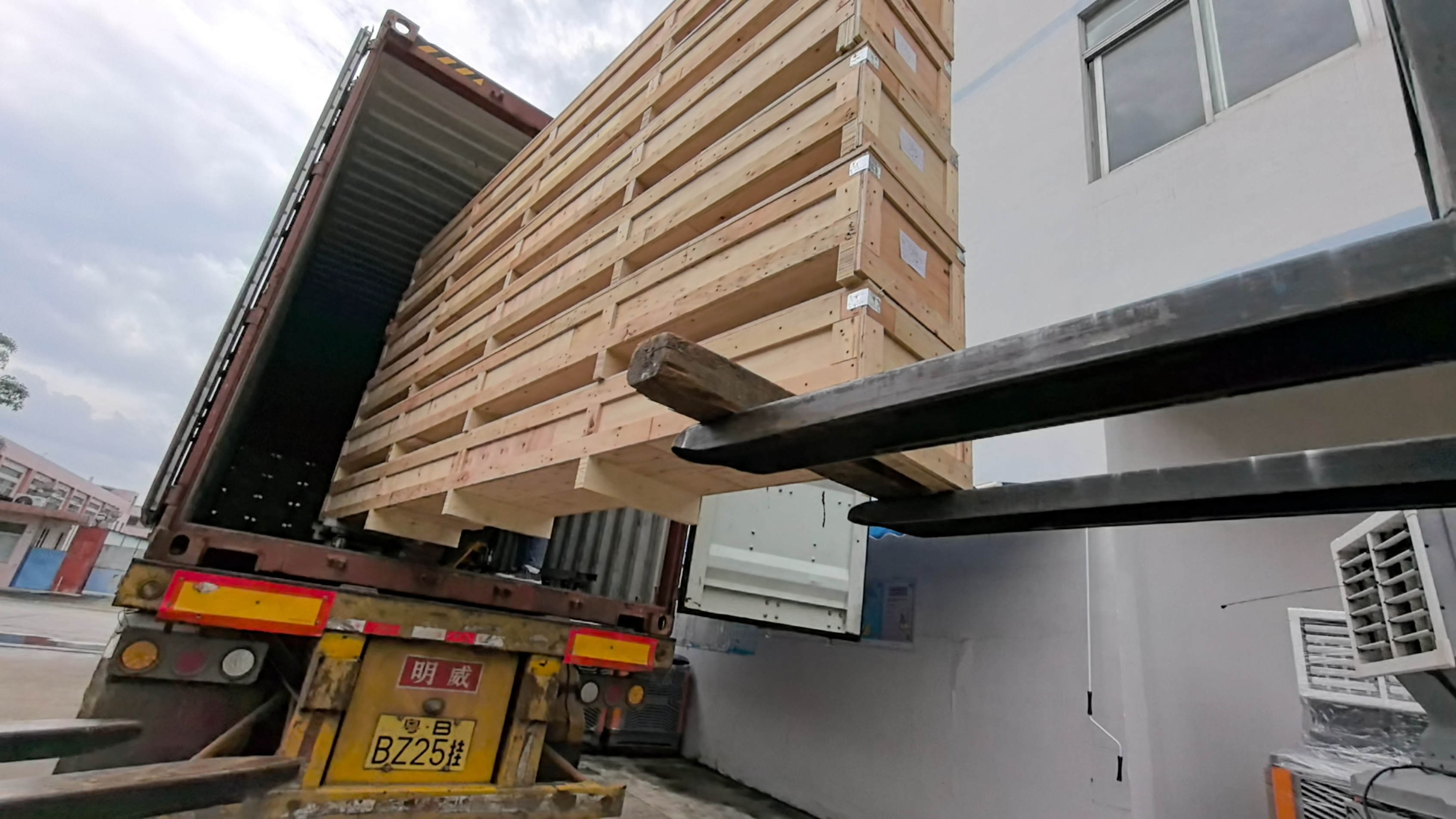 202506 海外木箱出貨